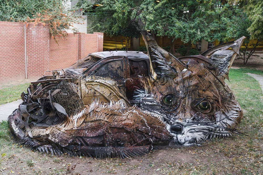 trash animal sculpture 8