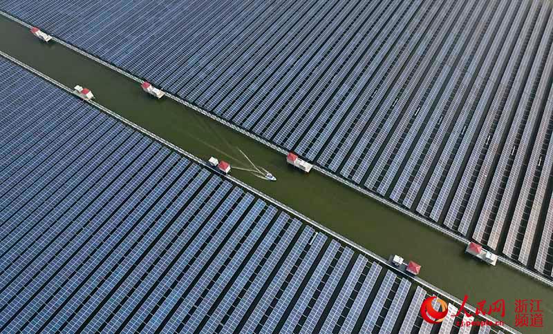 photovoltaic power station on fish farm 2
